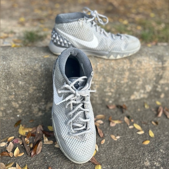 Nike Kyrie 1 - Wolf Grey(Men’s 6.5) - Picture 14 of 14
